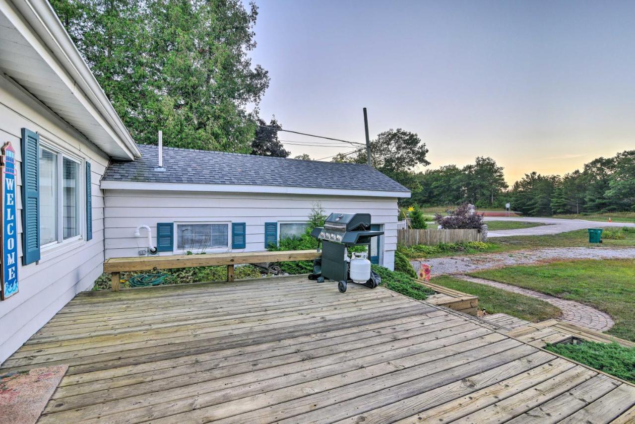 East Tawas Cabin With Lake Huron Access And Views Eksteriør bilde